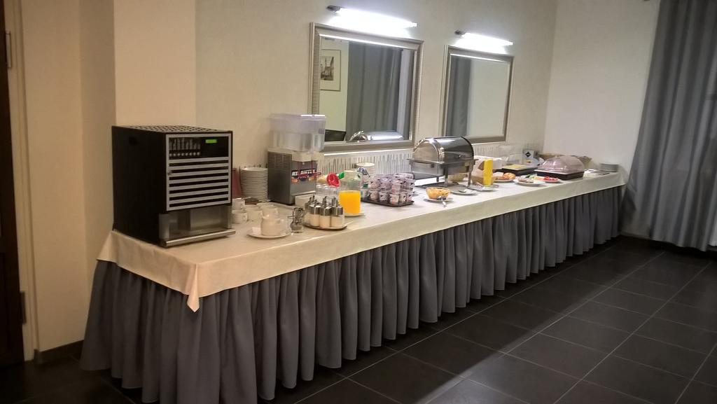 Hotel Thelena Tolna Ngoại thất bức ảnh