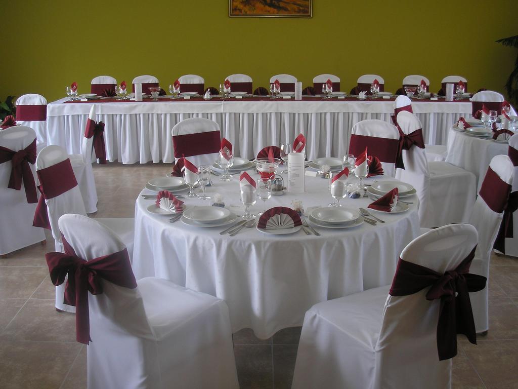 Hotel Thelena Tolna Ngoại thất bức ảnh