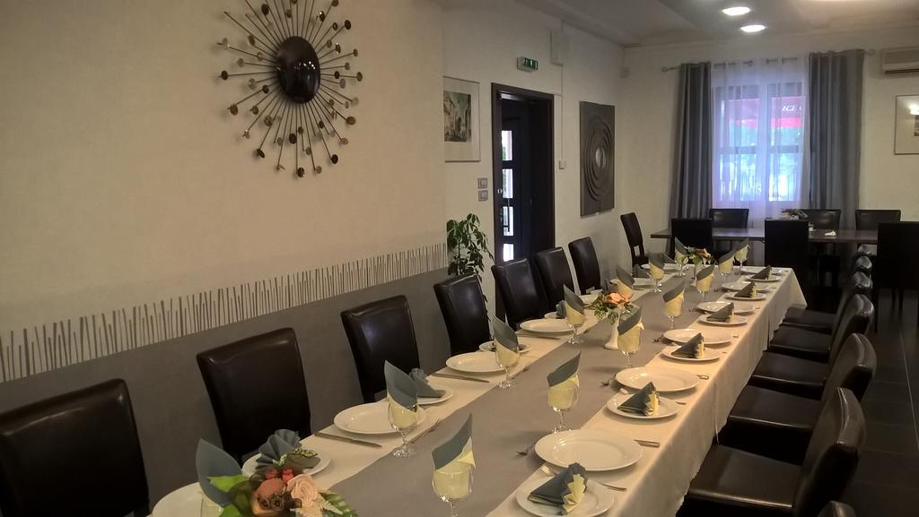Hotel Thelena Tolna Ngoại thất bức ảnh