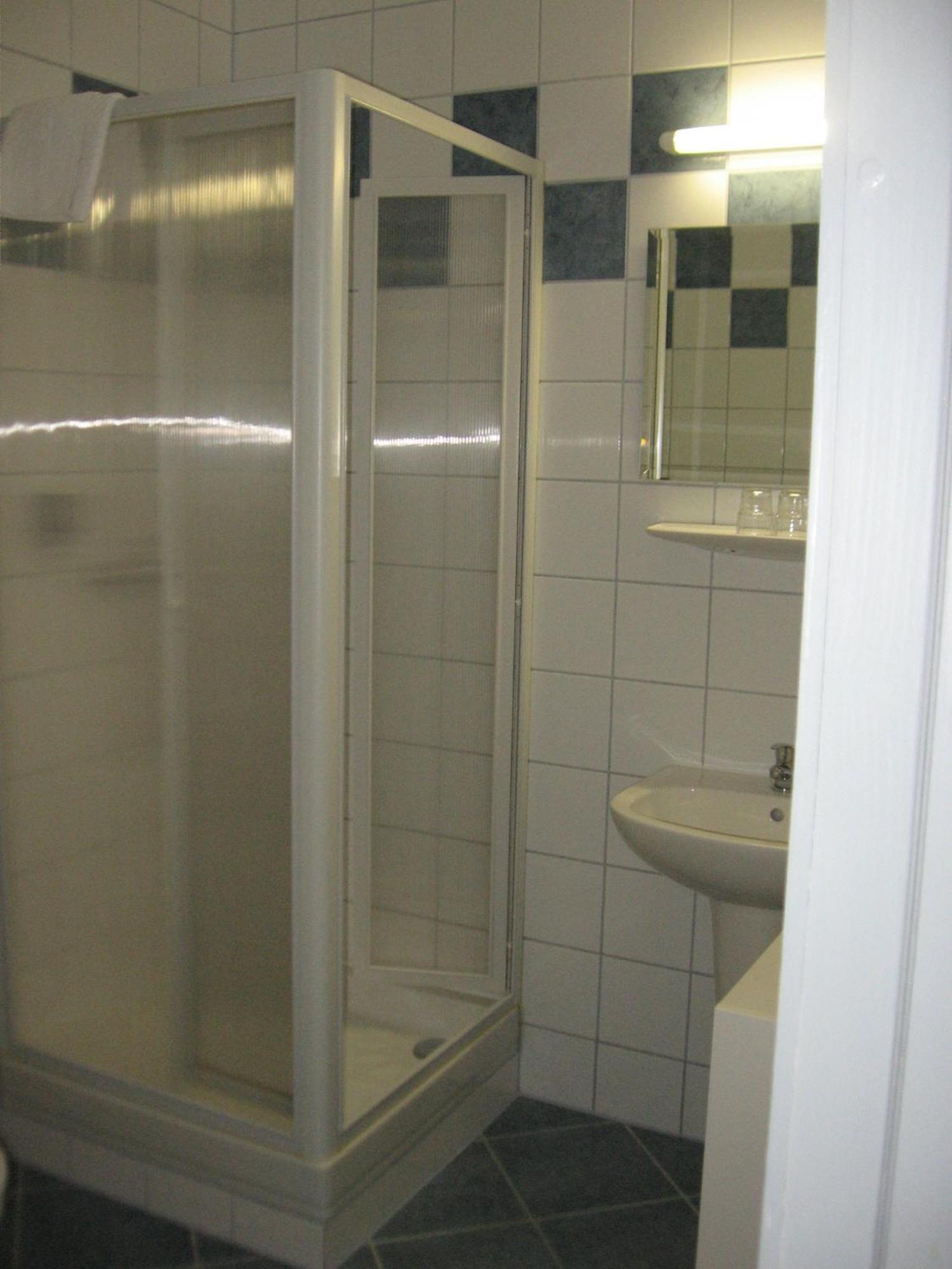 Hotel Thelena Tolna Ngoại thất bức ảnh